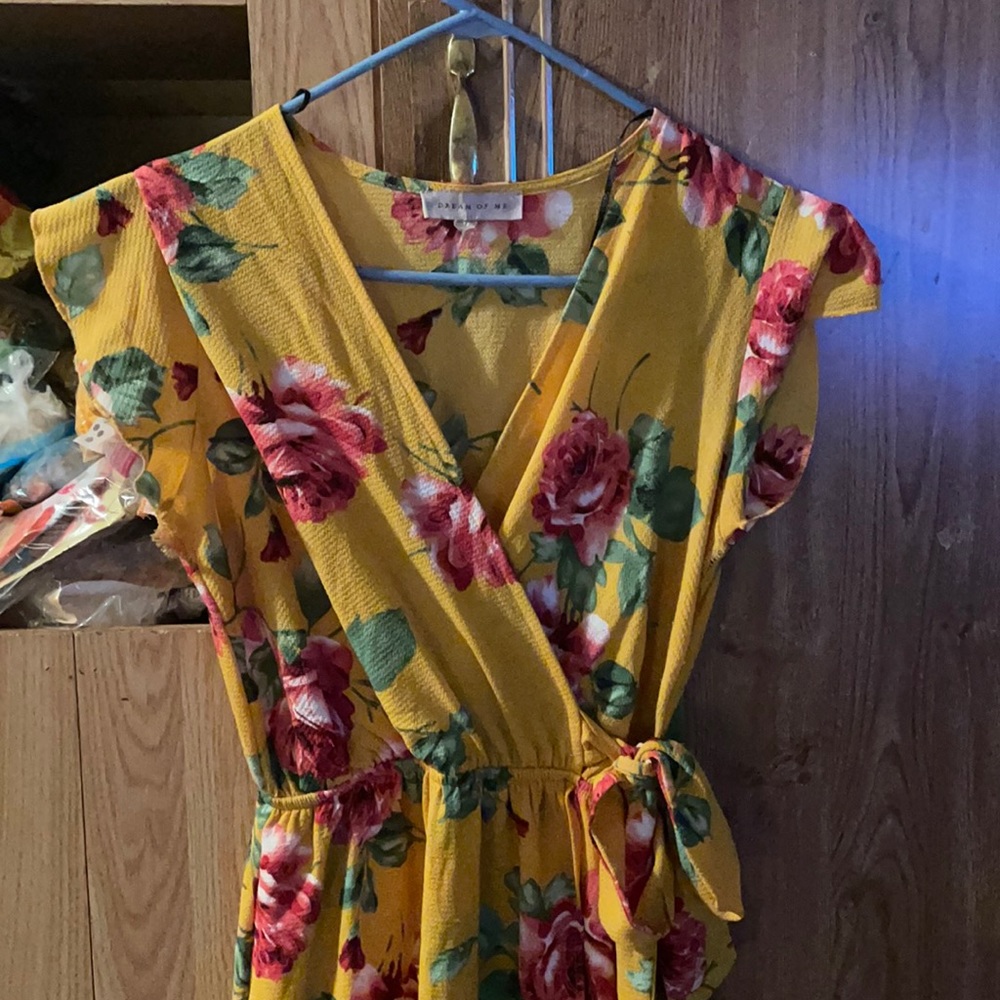 Dream of me floral dress, worn 2x, in size small.